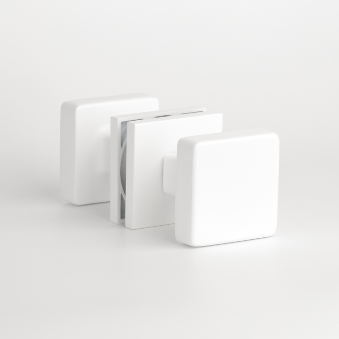 Aprile deurknoppen Mora wit